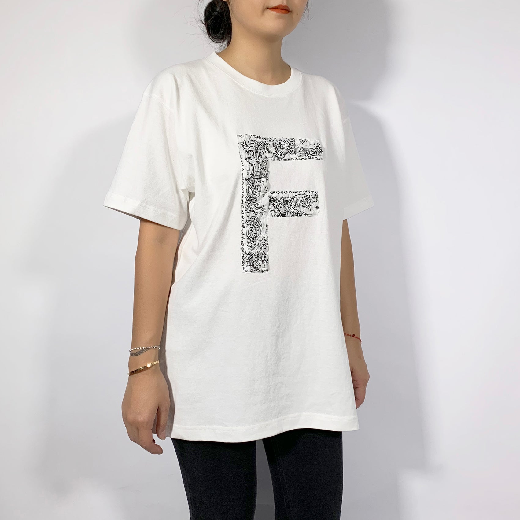 Crinkle Effect Alphabet F Short Sleeves T-shirt