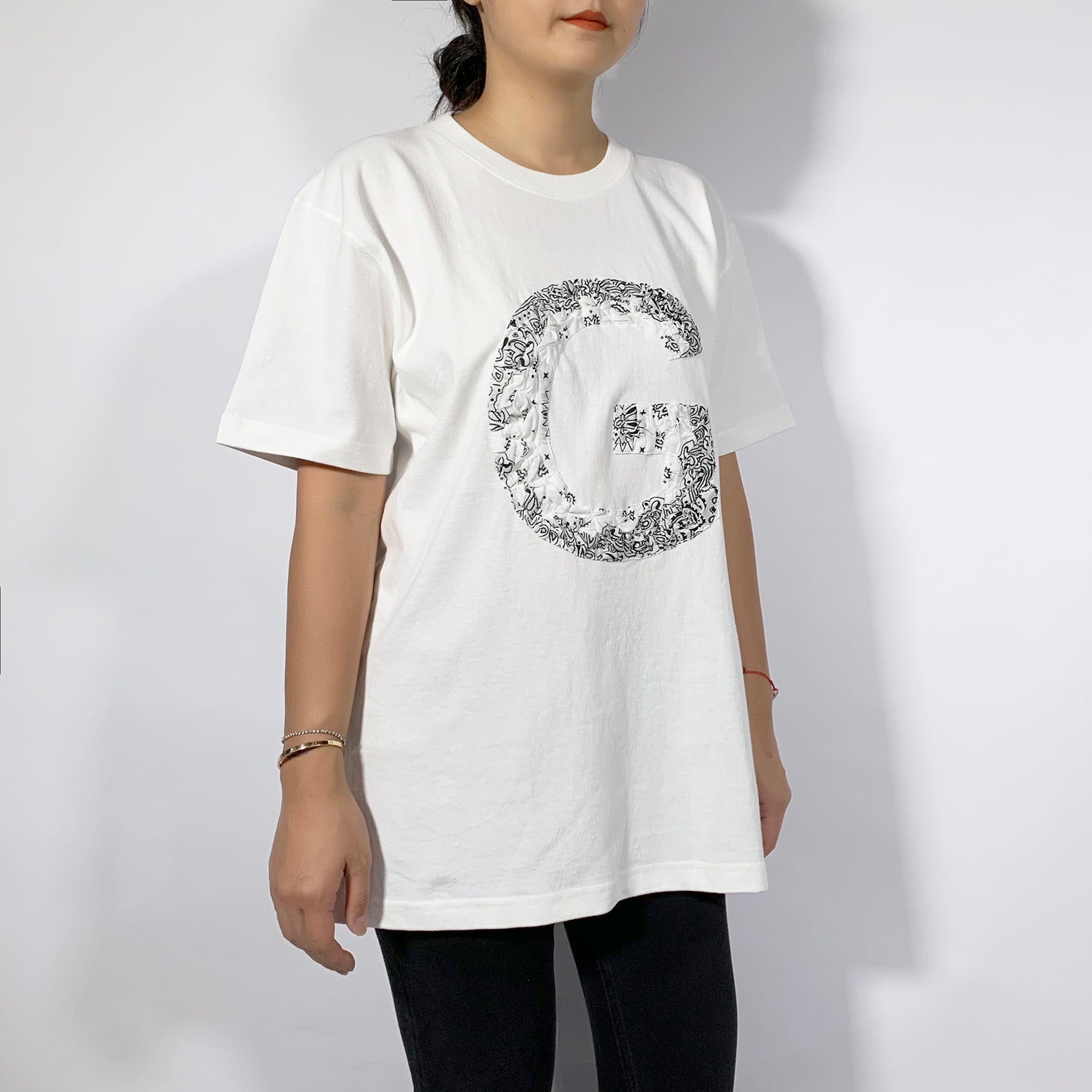 壓紋字母 G 短袖 T 恤