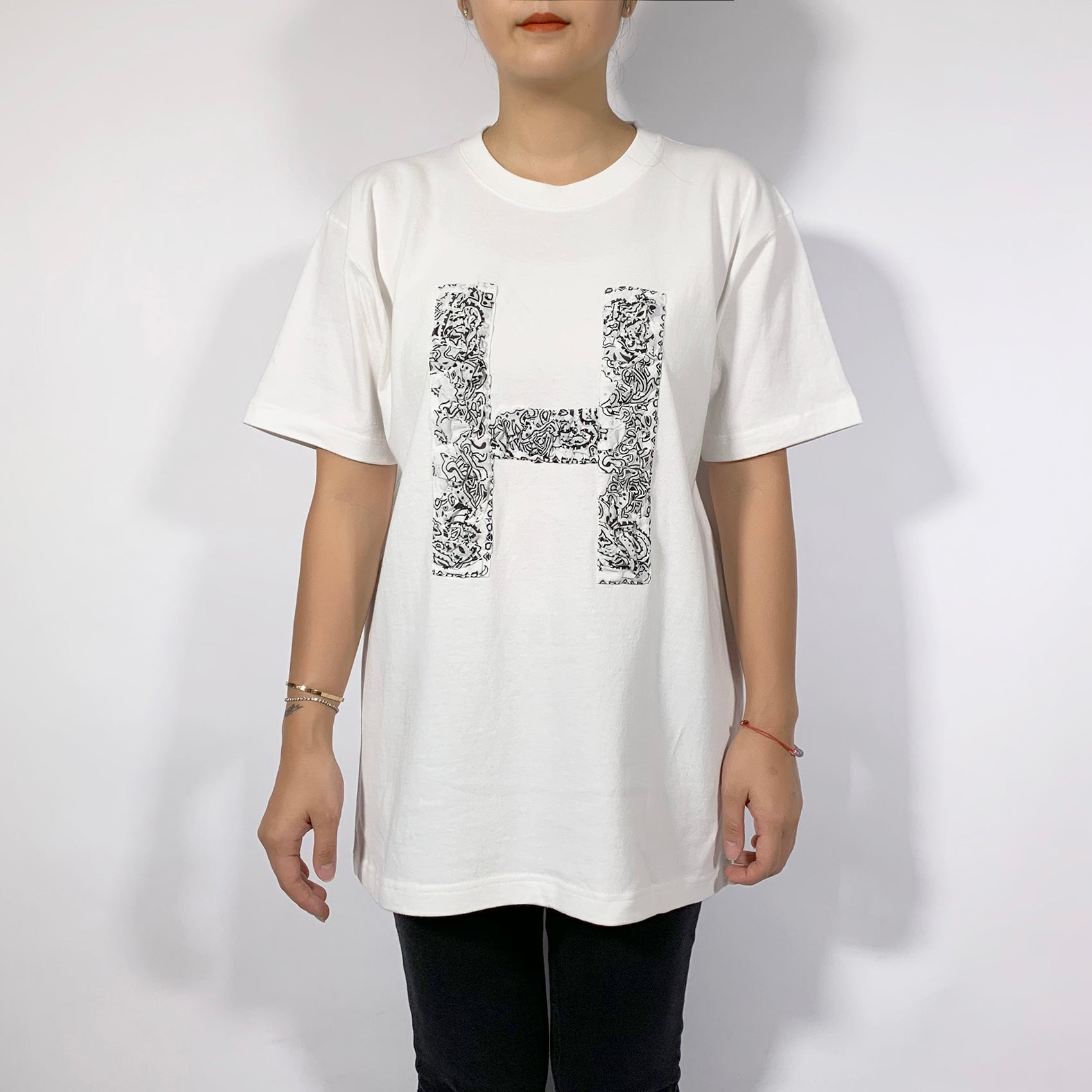 Crinkle Effect Alphabet H Short Sleeves T-shirt