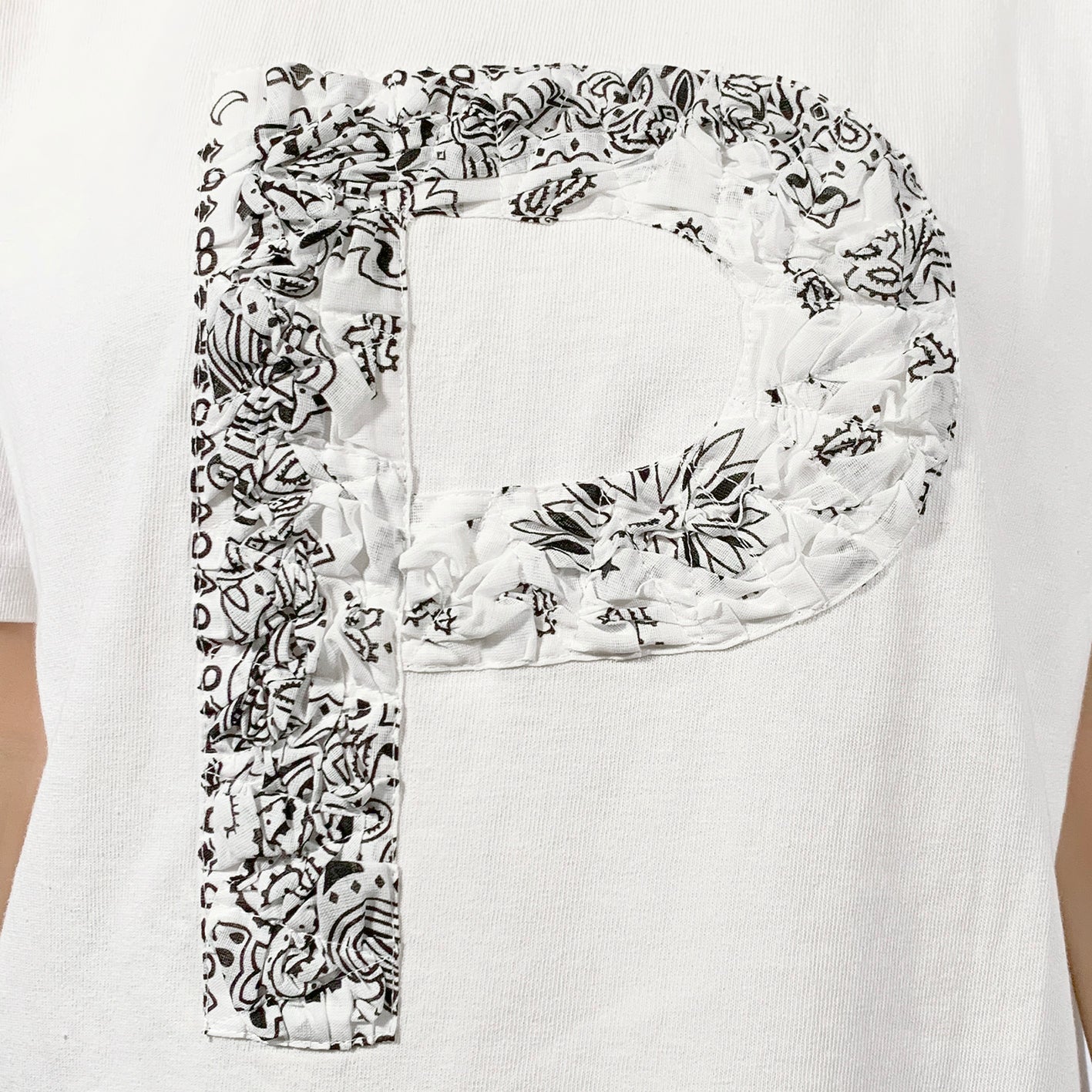 Crinkle Effect Alphabet P Short Sleeves T-shirt