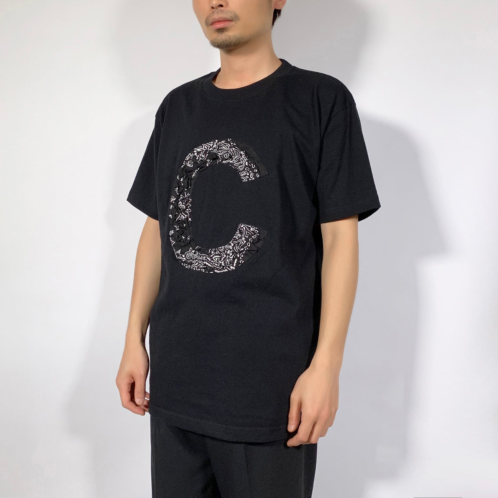 皺褶感字母 C 短袖 T 恤