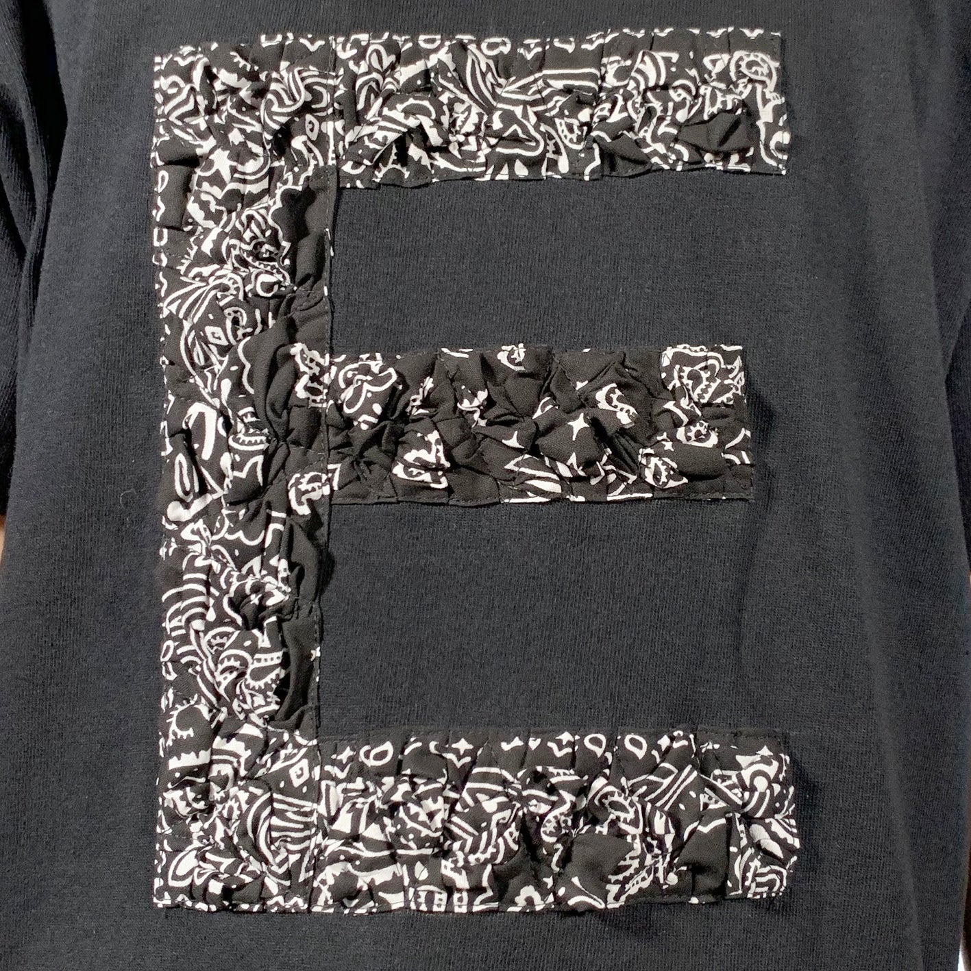 Crinkle Effect Alphabet E Short Sleeves T-shirt