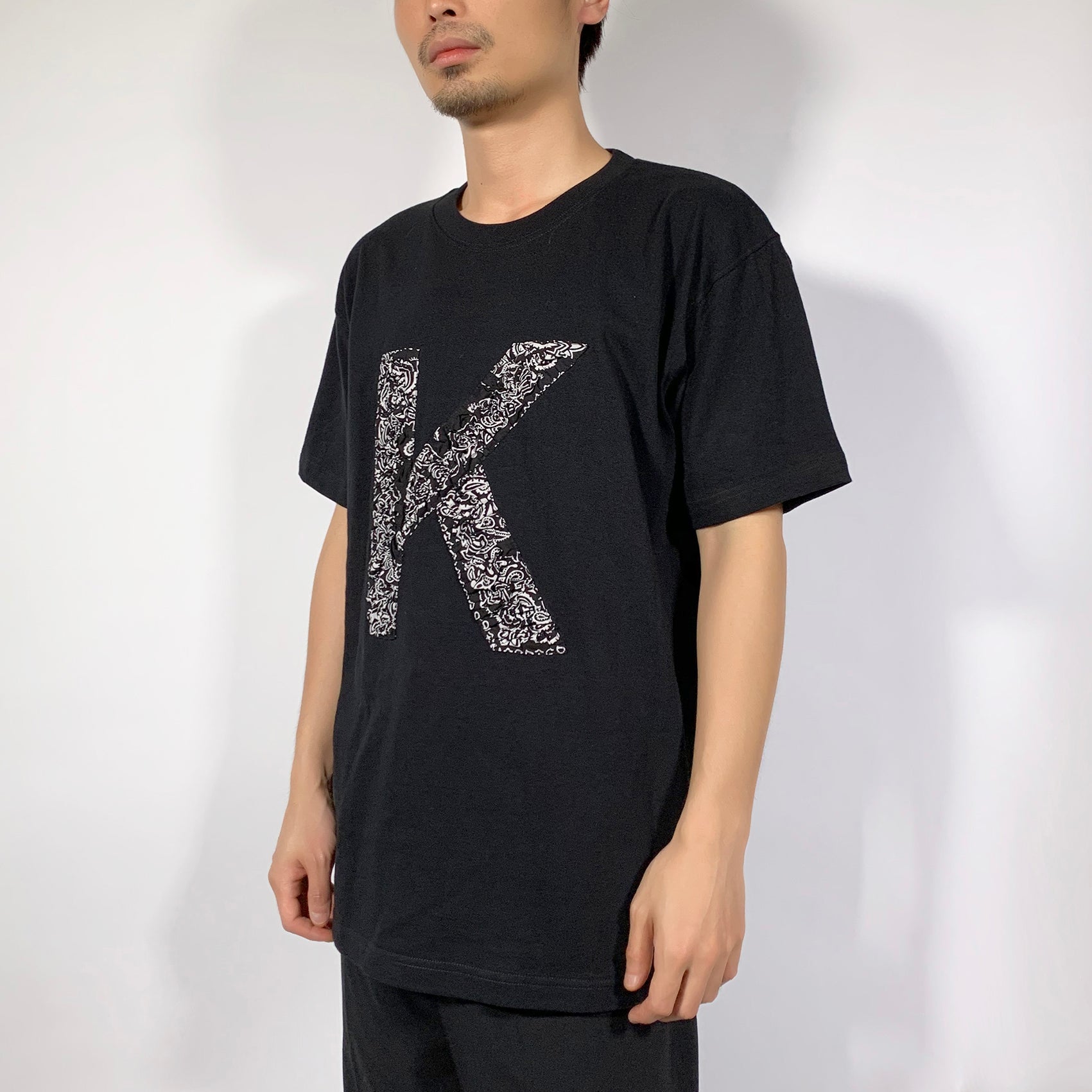 皺褶字母K短袖T恤