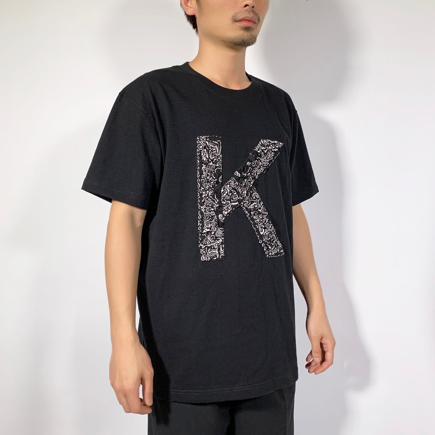 皺褶字母K短袖T恤